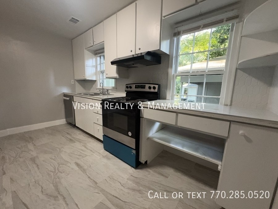 Newly Renovated 5bed/3bath property image