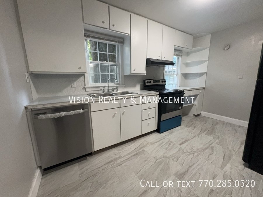 Newly Renovated 5bed/3bath property image