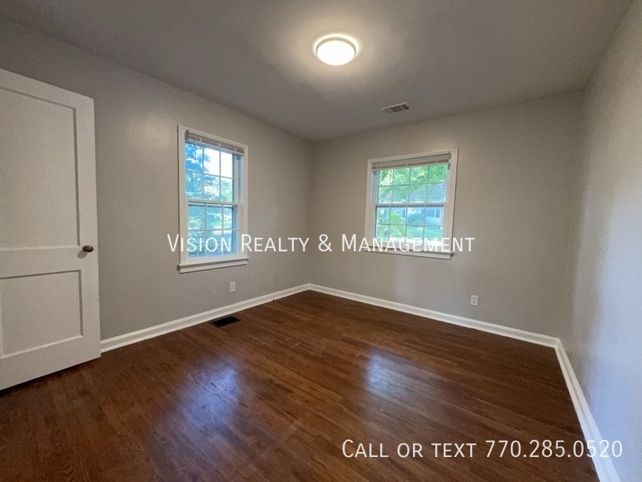 Newly Renovated 5bed/3bath property image