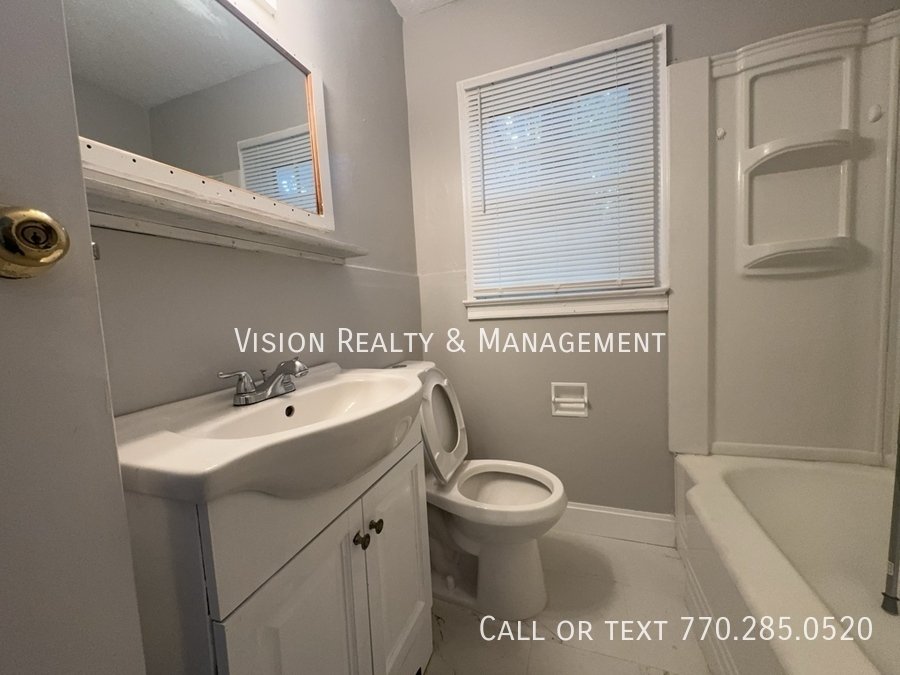 Newly Renovated 5bed/3bath property image