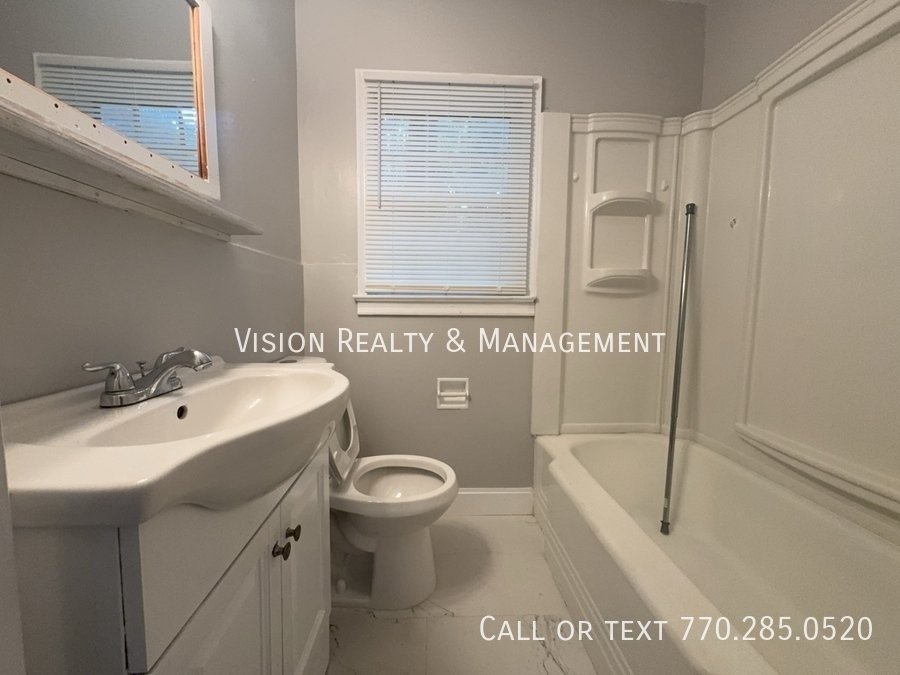 Newly Renovated 5bed/3bath property image