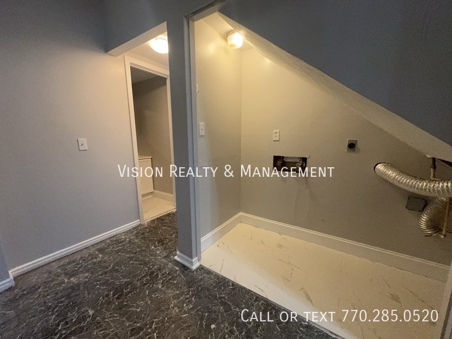 Newly Renovated 5bed/3bath property image