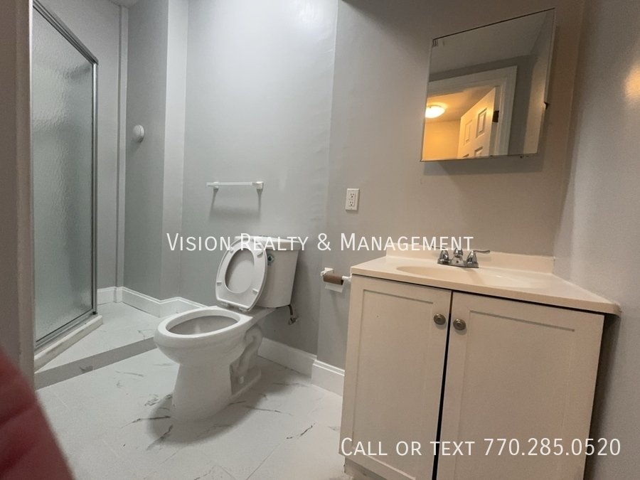 Newly Renovated 5bed/3bath property image