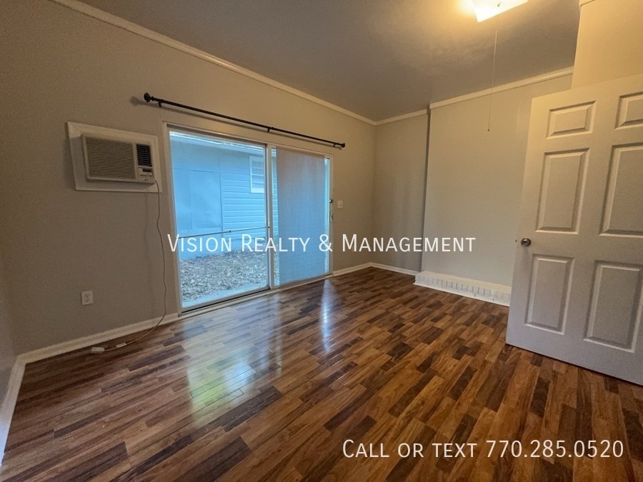 Newly Renovated 5bed/3bath property image