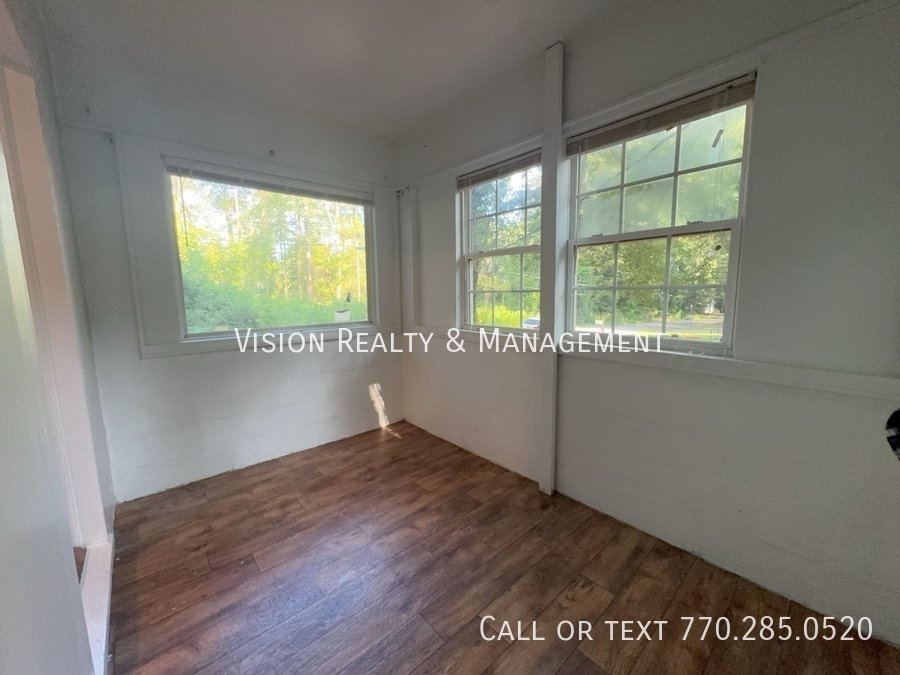 Newly Renovated 5bed/3bath property image