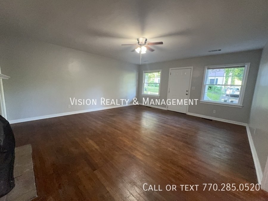 Newly Renovated 5bed/3bath property image